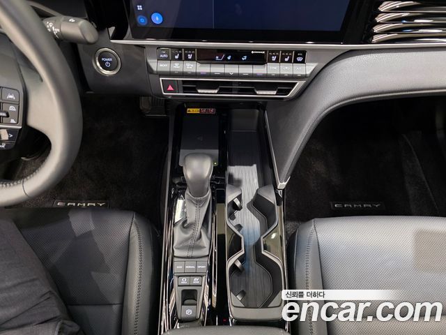 Toyota Camry 2025 — photo 9