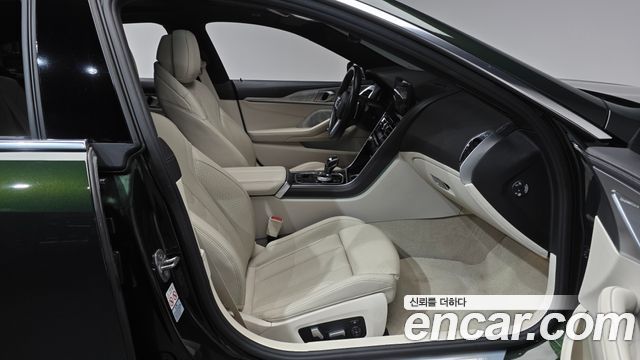 BMW 8-Series 2022 — photo 17