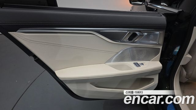BMW 8-Series 2022 — photo 15