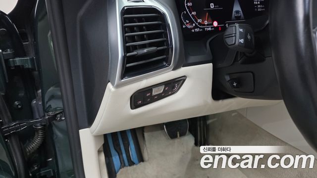 BMW 8-Series 2022 — photo 28