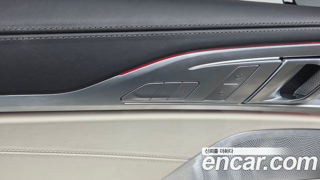 BMW 8-Series 2022 — photo 36