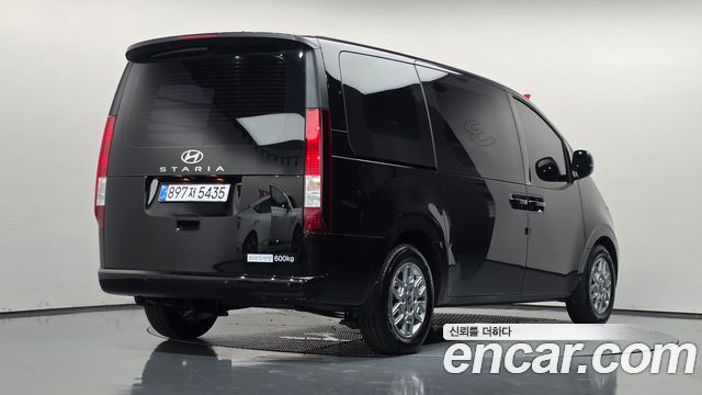 Hyundai Staria 2026 — photo 2