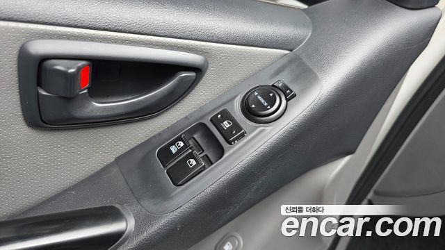 Hyundai Starex 2013 — photo 16