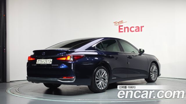 Lexus ES 2021 — photo 2
