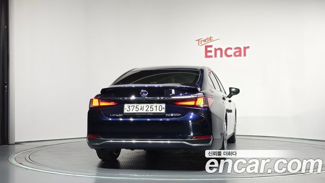 Lexus ES 2021 — photo 4