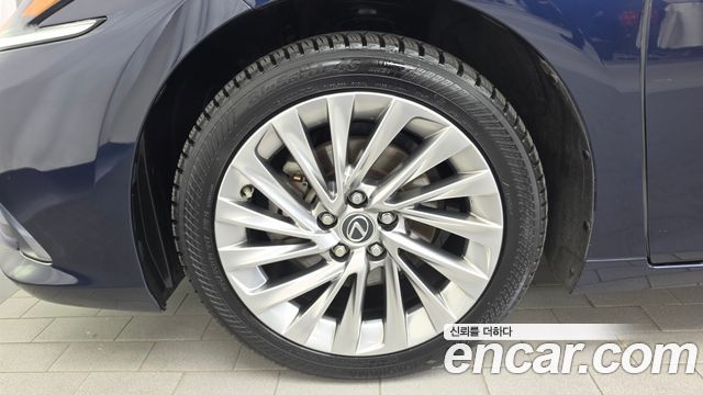 Lexus ES 2021 — photo 5