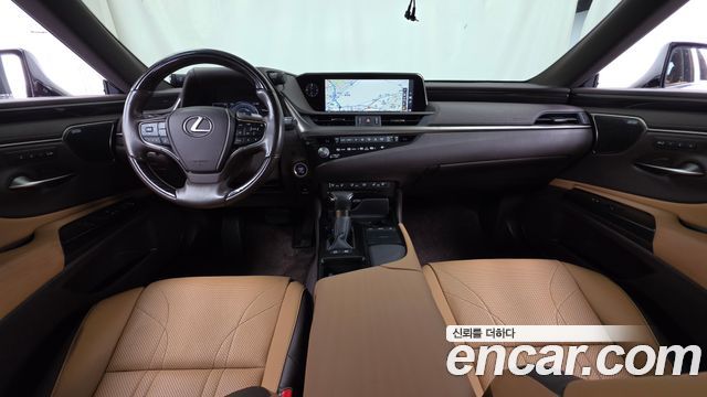 Lexus ES 2021 — photo 10