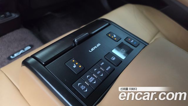 Lexus ES 2021 — photo 25