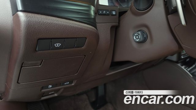 Lexus ES 2021 — photo 28
