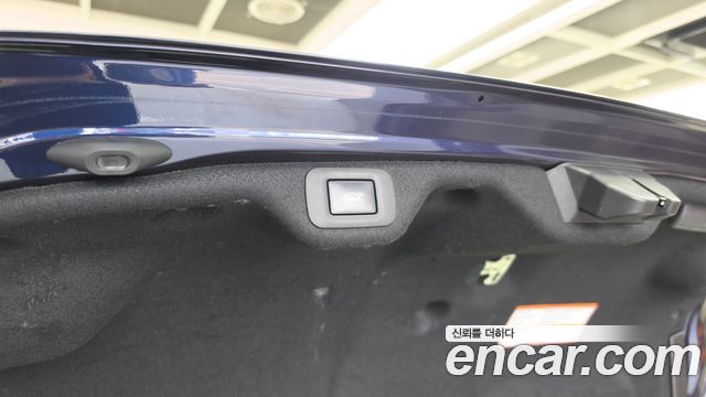 Lexus ES 2021 — photo 32