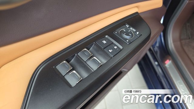 Lexus ES 2021 — photo 35