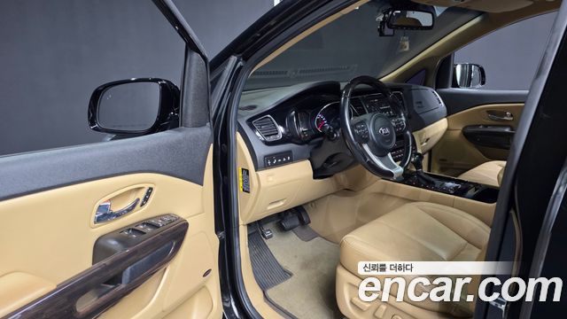 Kia Canival 2016 — photo 13