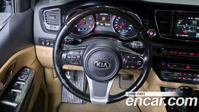 Kia Canival 2016 — photo 19