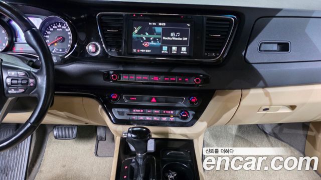 Kia Canival 2016 — photo 20