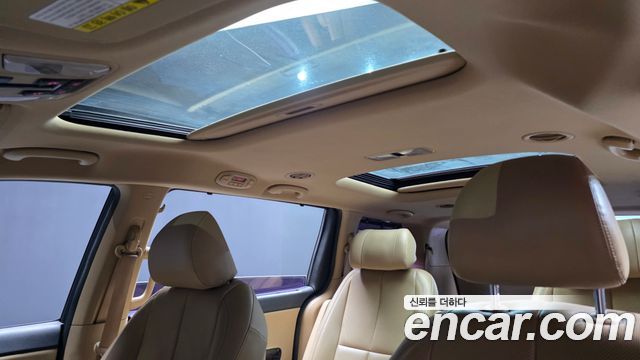 Kia Canival 2016 — photo 24