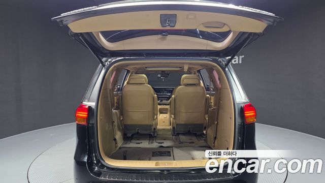 Kia Canival 2016 — photo 26