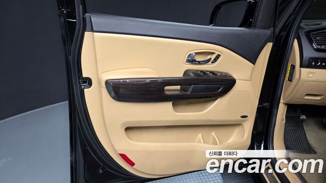 Kia Canival 2016 — photo 14