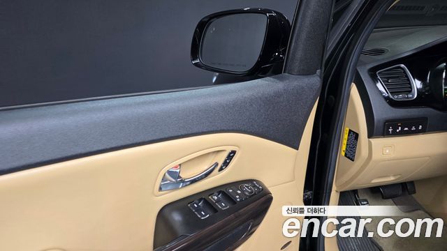 Kia Canival 2016 — photo 31