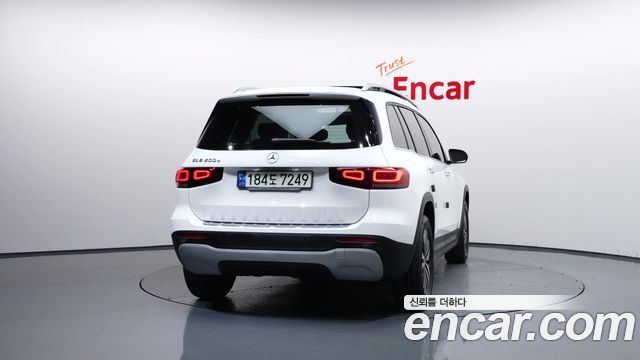 Mercedes-Benz GLB-Class 2021 — photo 4