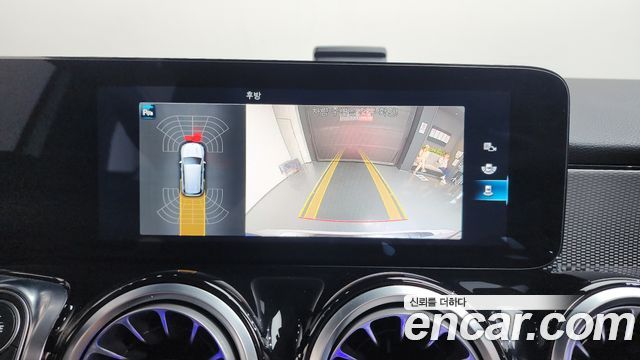 Mercedes-Benz GLB-Class 2021 — photo 21