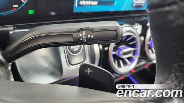 Mercedes-Benz GLB-Class 2021 — photo 25