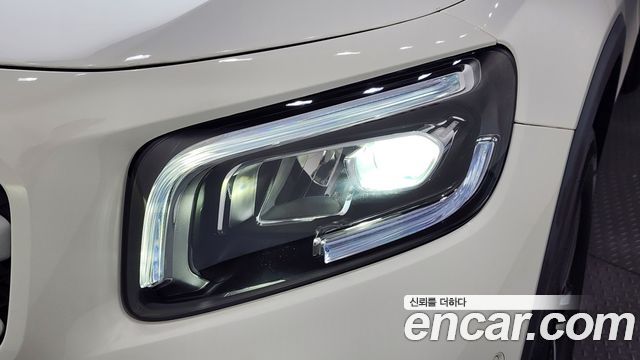 Mercedes-Benz GLB-Class 2021 — photo 8