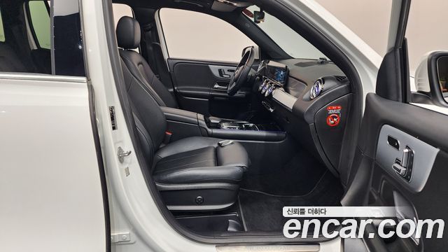 Mercedes-Benz GLB-Class 2021 — photo 16