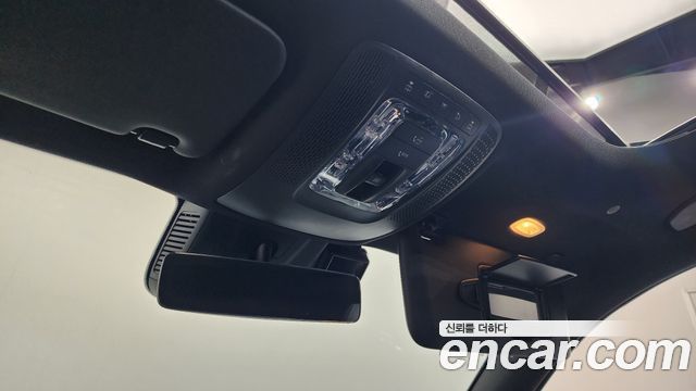 Mercedes-Benz GLB-Class 2021 — photo 27