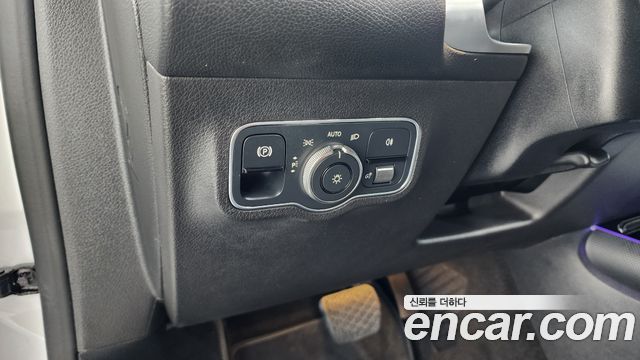 Mercedes-Benz GLB-Class 2021 — photo 29