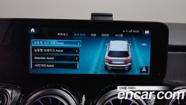 Mercedes-Benz GLB-Class 2021 — photo 31