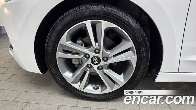 Hyundai AVANTE 2017 — photo 5