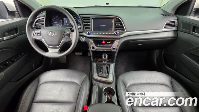 Hyundai AVANTE 2017 — photo 10