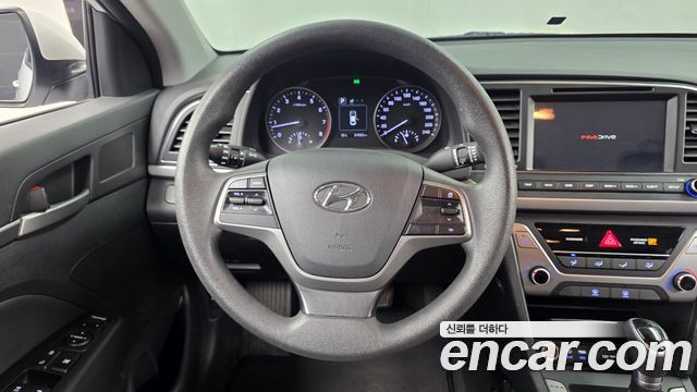 Hyundai AVANTE 2017 — photo 19