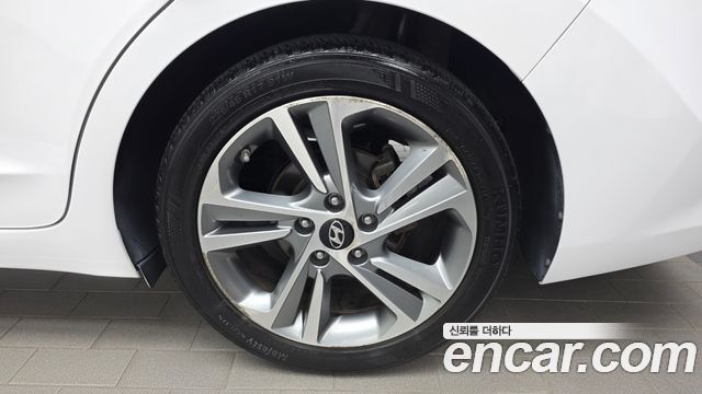 Hyundai AVANTE 2017 — photo 7