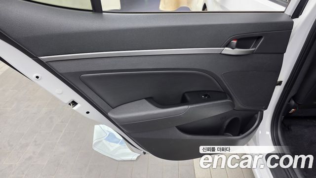 Hyundai AVANTE 2017 — photo 15