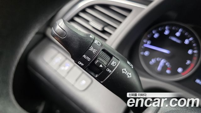 Hyundai AVANTE 2017 — photo 28