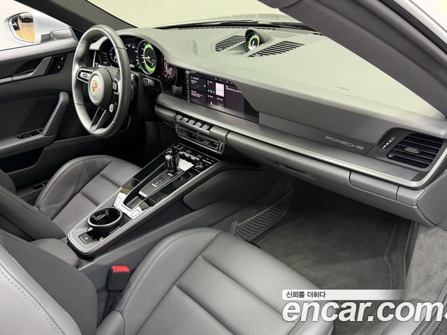 Porsche 911 2020 — photo 18