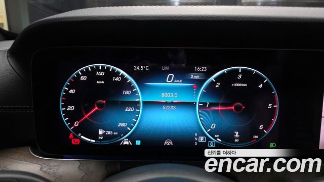 Mercedes-Benz E-Class 2021 — photo 11