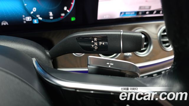 Mercedes-Benz E-Class 2021 — photo 12