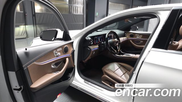 Mercedes-Benz E-Class 2021 — photo 13