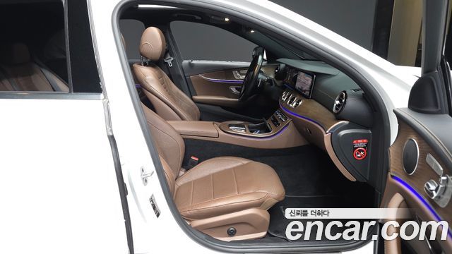 Mercedes-Benz E-Class 2021 — photo 17