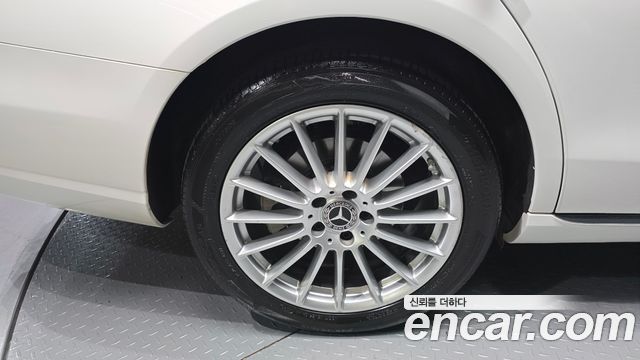 Mercedes-Benz E-Class 2021 — photo 7