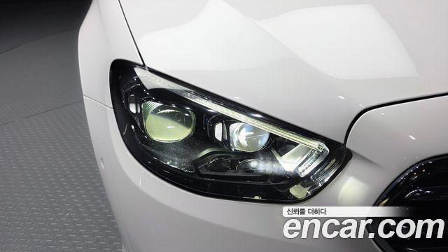 Mercedes-Benz E-Class 2021 — photo 8