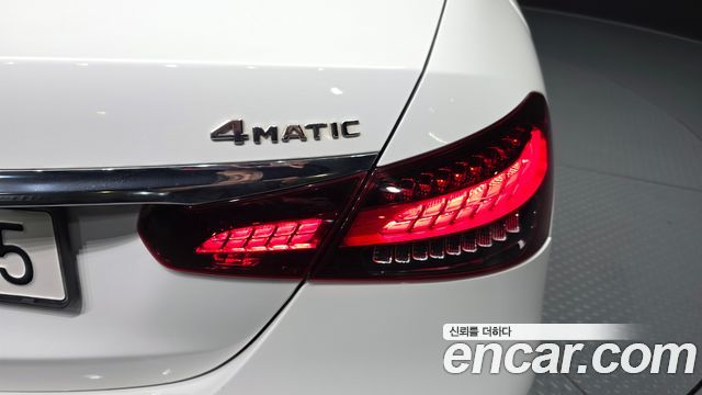 Mercedes-Benz E-Class 2021 — photo 9