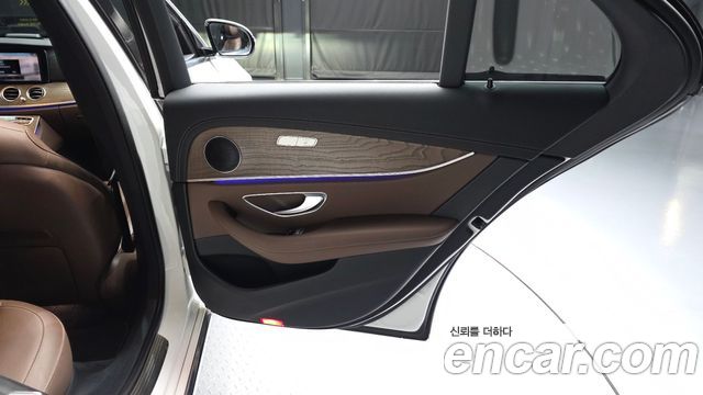 Mercedes-Benz E-Class 2021 — photo 15