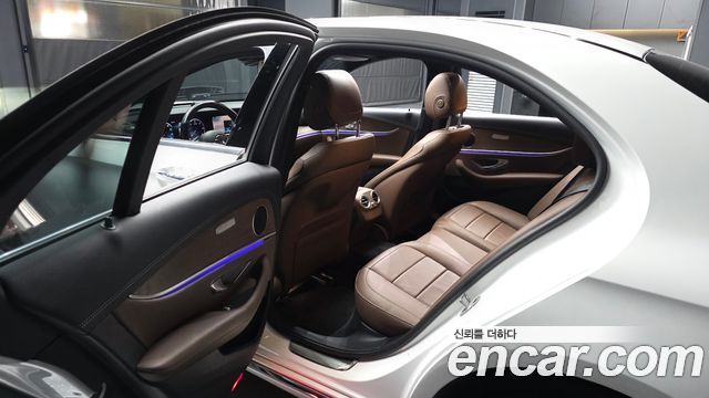 Mercedes-Benz E-Class 2021 — photo 16