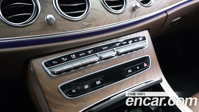 Mercedes-Benz E-Class 2021 — photo 29
