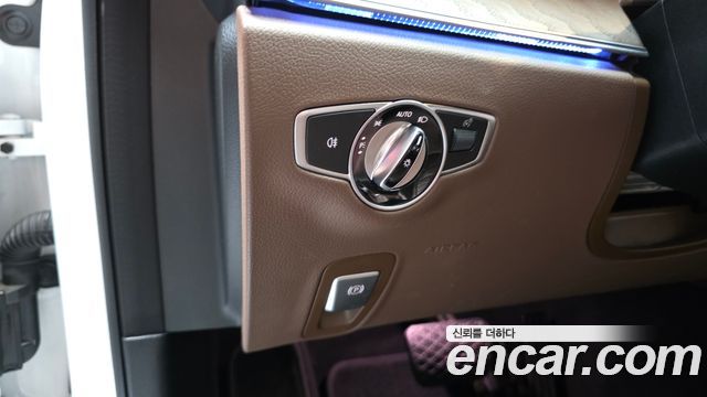 Mercedes-Benz E-Class 2021 — photo 32