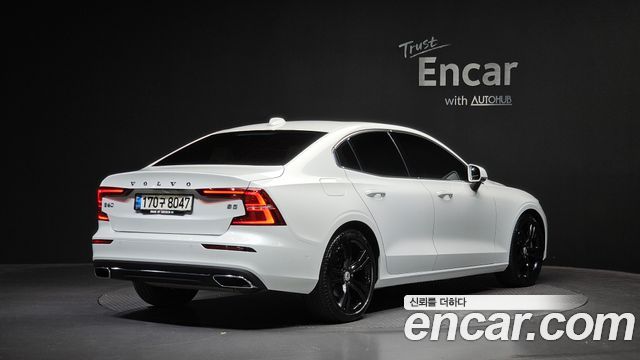 Volvo S60 2021 — photo 2