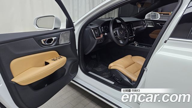 Volvo S60 2021 — photo 13